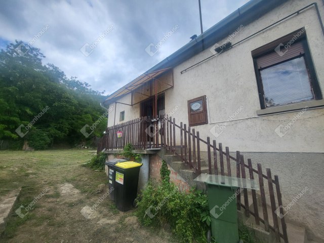 Eladó családi ház, Bajóton 34 M Ft, 5 szobás
