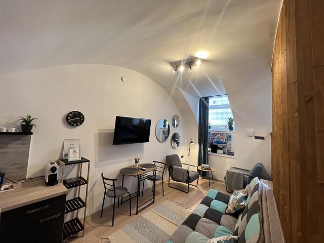 Eladó téglalakás, Budapesten, VI. kerületben 34.9 M Ft, 1 szobás