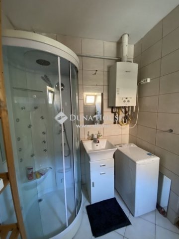 Eladó téglalakás, Pécsett 21.9 M Ft, 2 szobás