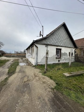 Eladó családi ház, Sárbogárdon 18 M Ft, 1 szobás