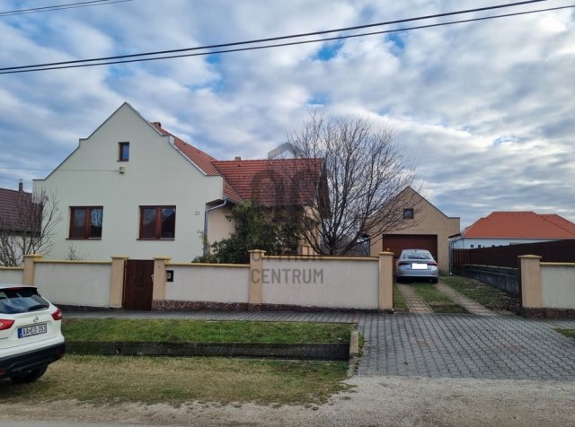 Eladó családi ház, Ságváron 120 M Ft, 4 szobás