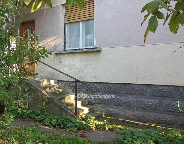 Eladó családi ház, Jászkisérén 14 M Ft, 2 szobás