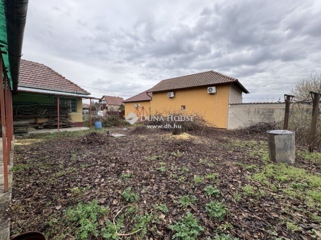 Eladó családi ház, Vecsésen 51 M Ft, 2 szobás