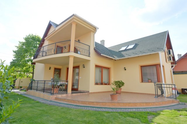 Eladó családi ház, Kiskunfélegyházán 159 M Ft, 5 szobás
