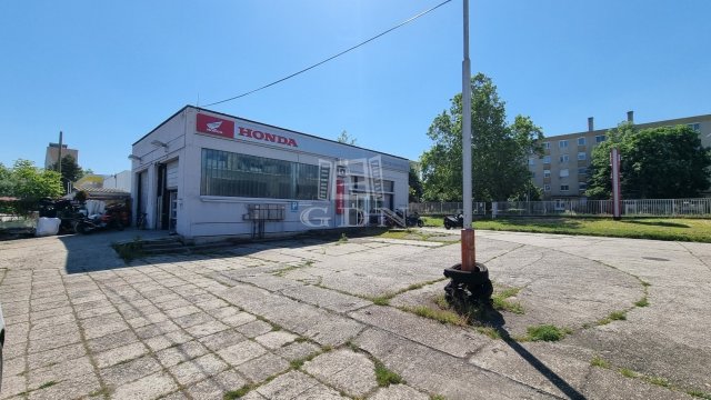 Eladó üzlethelyiség, Székesfehérvárott 242.148 M Ft