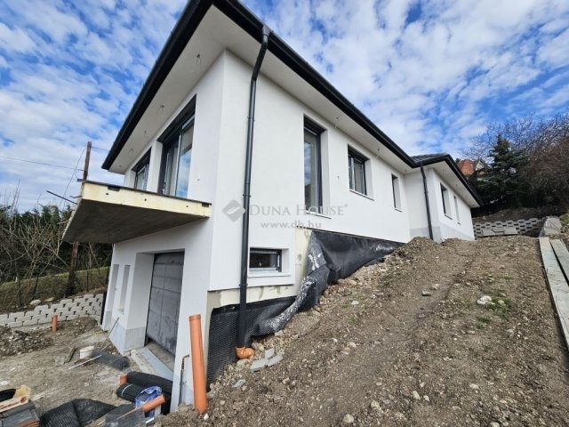 Eladó családi ház, Szentendrén 225 M Ft, 5 szobás