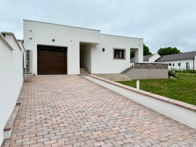 Kiadó családi ház, albérlet, Bándon 590 E Ft / hó, 4 szobás