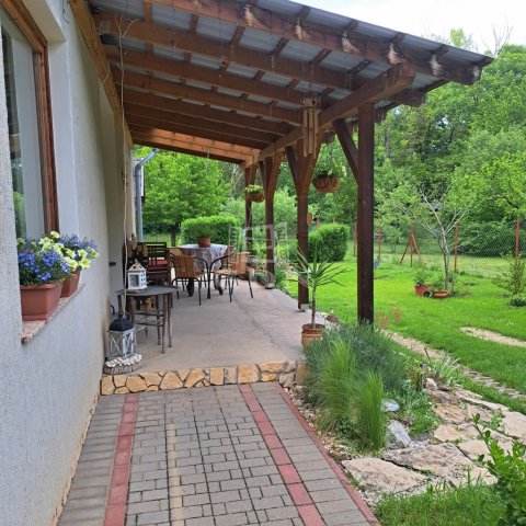 Eladó családi ház, Balatonkenesén 93.9 M Ft, 4 szobás