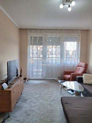 Eladó panellakás, Debrecenben 53.9 M Ft, 3 szobás