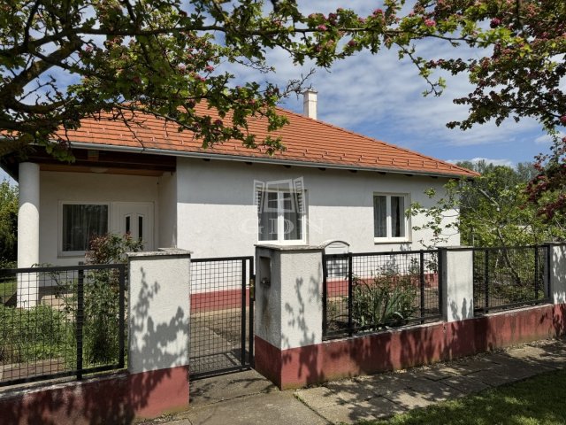 Eladó családi ház, Nagylókon 57 M Ft, 3+1 szobás