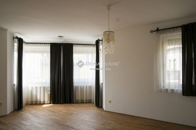Eladó téglalakás, Budapesten, III. kerületben 111 M Ft, 3 szobás