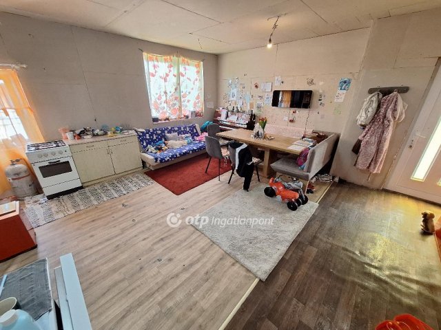 Eladó családi ház, Tiszaföldváron 9.5 M Ft, 2 szobás