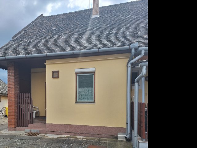 Eladó családi ház, Makón 15.5 M Ft, 1 szobás