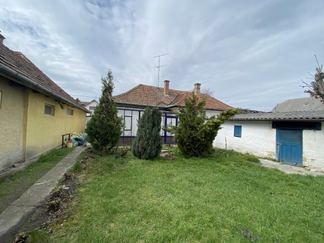 Eladó családi ház, Cegléden 29.9 M Ft, 2 szobás