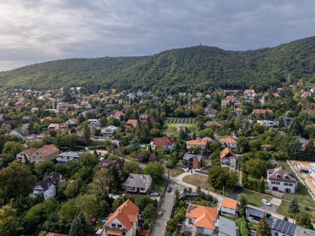Eladó családi ház, Budapesten, III. kerületben 430 M Ft