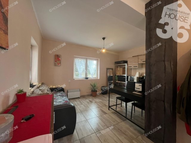 Eladó családi ház, Kecskeméten 32.7 M Ft, 1 szobás
