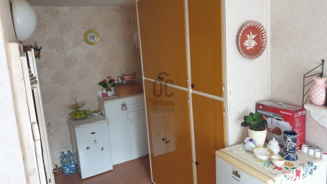 Eladó panellakás, Ózdon 10.5 M Ft, 3 szobás
