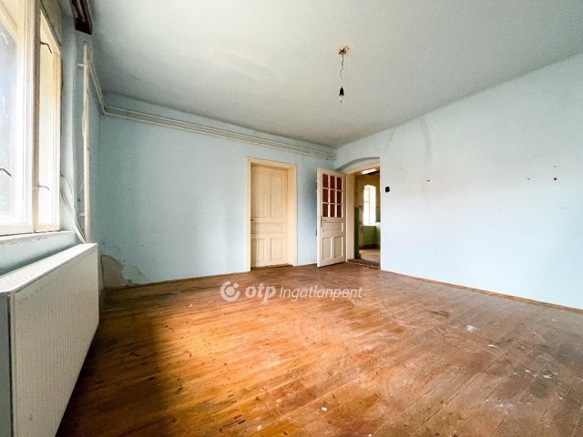 Eladó családi ház, Tápszentmiklóson 19.9 M Ft, 2 szobás