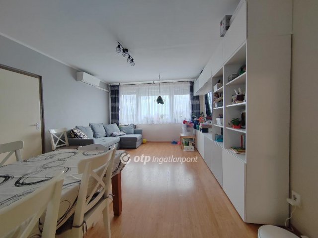 Eladó panellakás, Budapesten, X. kerületben 69.9 M Ft, 3 szobás