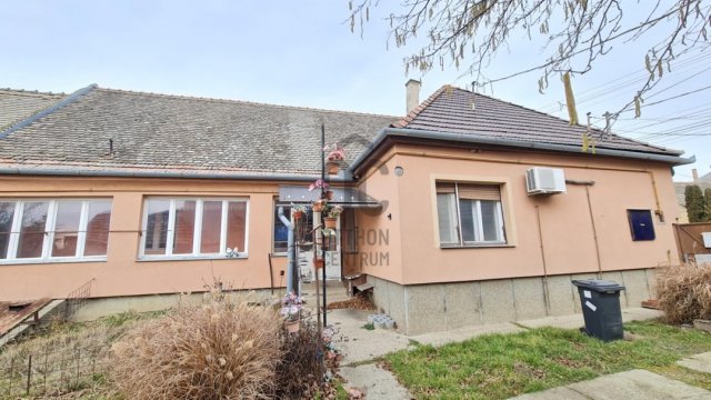 Eladó családi ház, Pakson 49 M Ft, 4 szobás