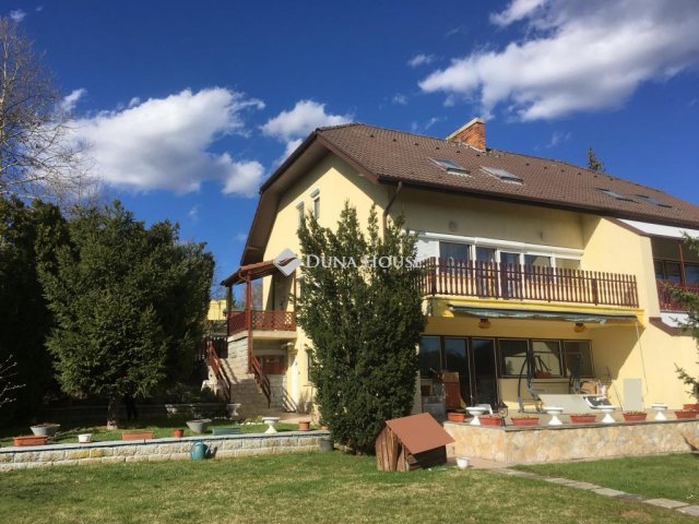 Eladó sorház, Komlón 59.99 M Ft, 7 szobás / költözzbe.hu
