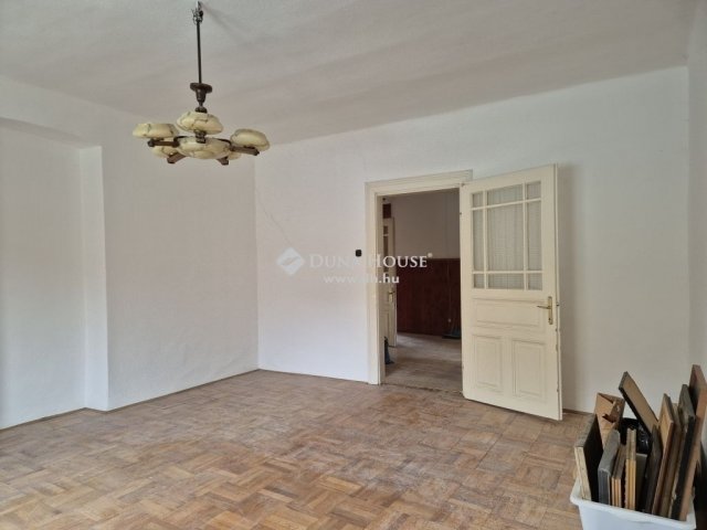 Eladó családi ház, Ürömön 79.9 M Ft, 3 szobás