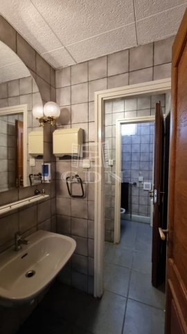 Kiadó iroda, Székesfehérvárott 145 E Ft / hó, 1 szobás
