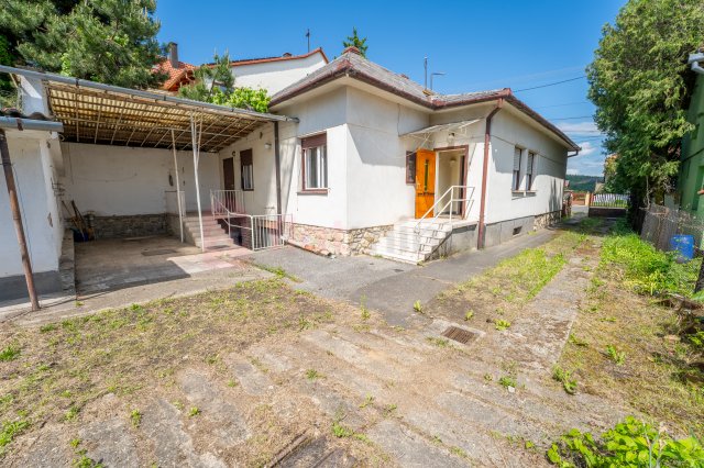 Eladó családi ház, Pécsett 42 M Ft, 3 szobás