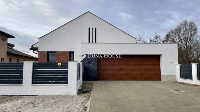 Eladó családi ház, Nagykőrösön 49.5 M Ft, 5 szobás