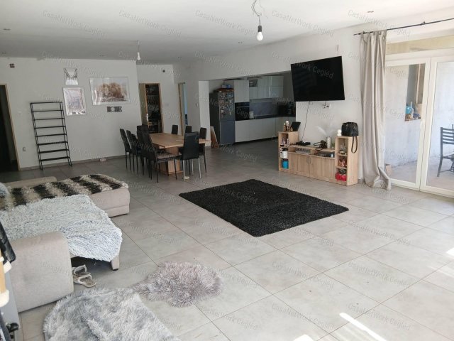 Eladó családi ház, Cegléden 124.9 M Ft, 4 szobás