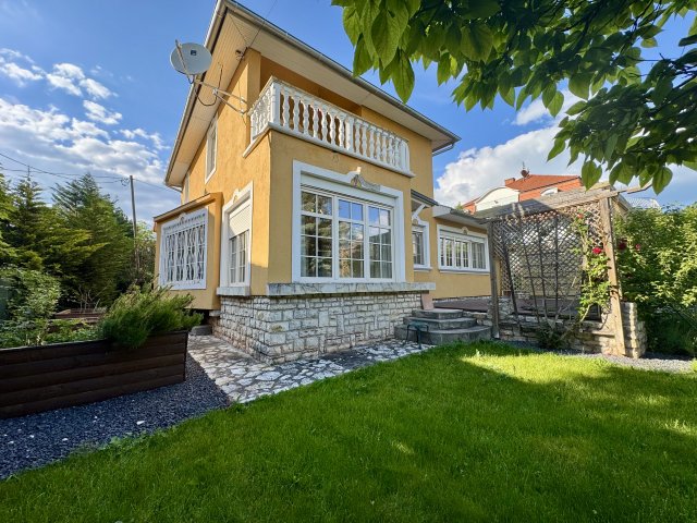 Eladó családi ház, Balatonfüreden 299 M Ft, 6 szobás