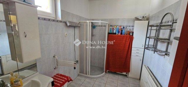 Eladó családi ház, Tápiószecsőn 64.9 M Ft, 3 szobás