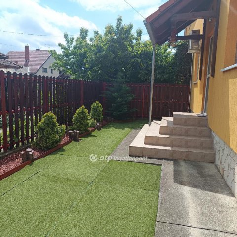 Eladó téglalakás, Vecsésen 75 M Ft, 3+1 szobás
