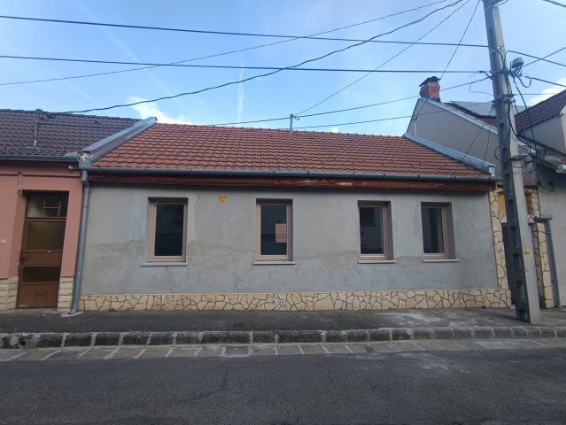 Eladó családi ház, Pécsett, Hatház utcában 54.9 M Ft, 2 szobás
