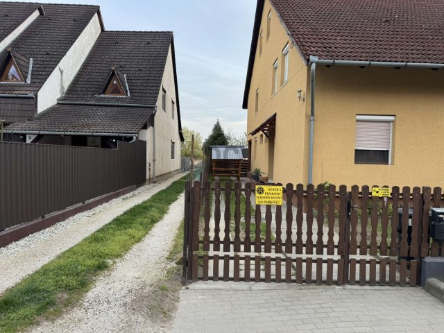 Eladó téglalakás, Balatonbogláron 56.99 M Ft, 4 szobás
