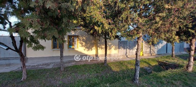 Eladó családi ház, Kunszentmártonban 7.999 M Ft, 2 szobás