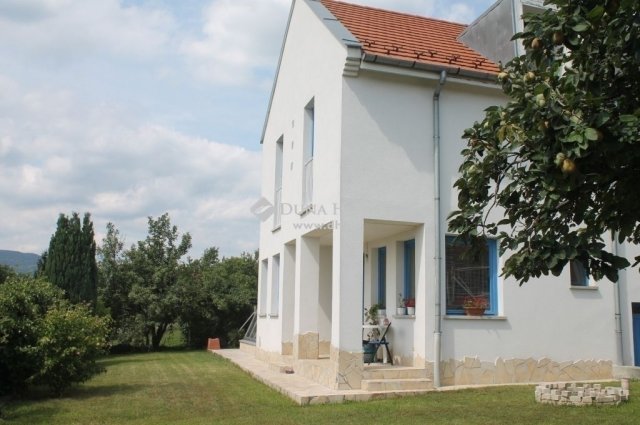 Eladó családi ház, Szentendrén 99 M Ft, 5 szobás
