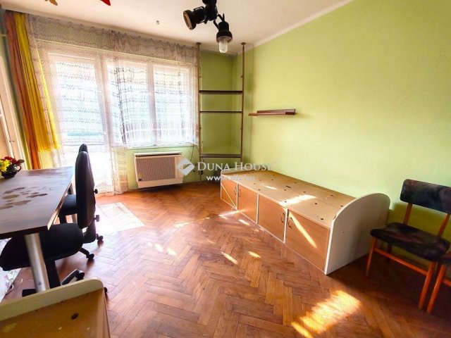 Eladó téglalakás, Békéscsabán 17.99 M Ft, 2 szobás