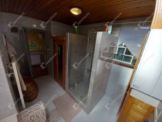 Eladó sorház, Békéscsabán 74.9 M Ft, 5 szobás