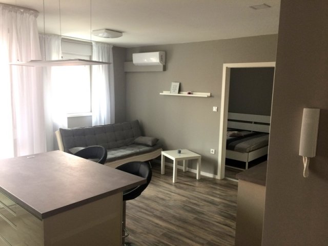 Kiadó téglalakás, albérlet, Pécsett 220 E Ft / hó, 2 szobás