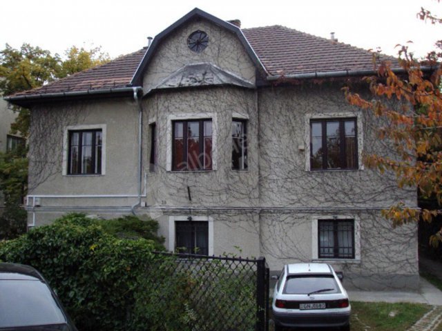 Eladó családi ház, Budapesten, XII. kerületben, Jagelló úton