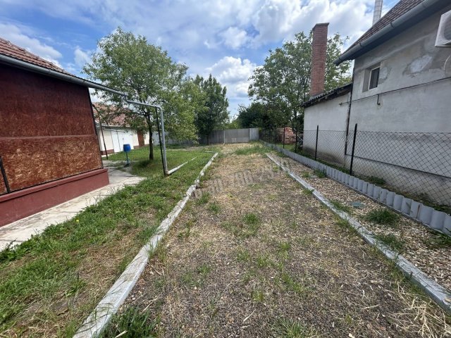 Eladó családi ház, Sarkadon 12 M Ft, 2 szobás