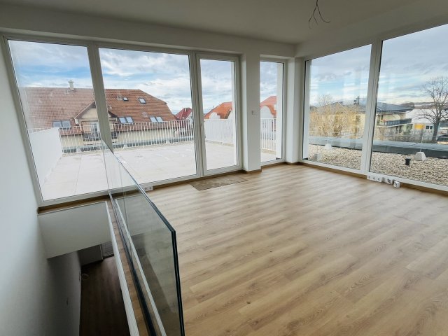 Eladó téglalakás, Debrecenben 112 M Ft, 4 szobás