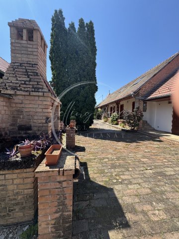 Eladó családi ház, Geresdlakon 93 M Ft, 6+4 szobás