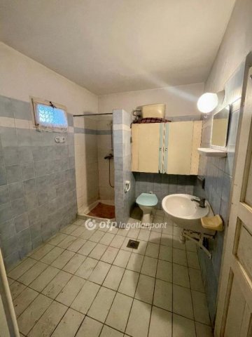 Eladó családi ház, Szigetújfalun 35 M Ft, 1+2 szobás