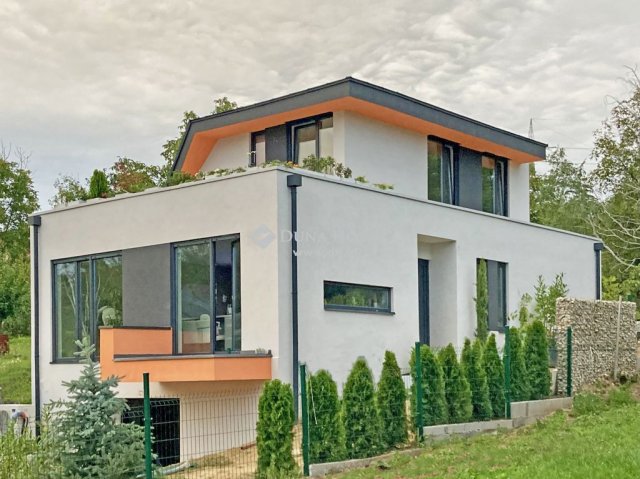 Eladó családi ház, Budapesten, III. kerületben 299 M Ft