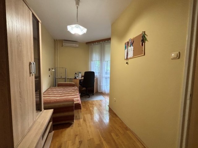 Kiadó téglalakás, albérlet, Pécsett 170 E Ft / hó, 3 szobás