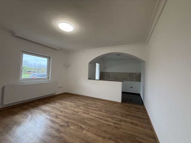 Eladó családi ház, Csemőn 39.9 M Ft, 3 szobás