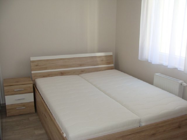 Kiadó téglalakás, albérlet, Pécsett 230 E Ft / hó, 2 szobás