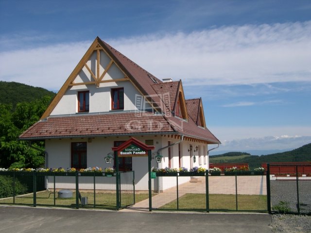 Eladó hotel, Salgótarjánban, Wesselényi utcában 191 M Ft